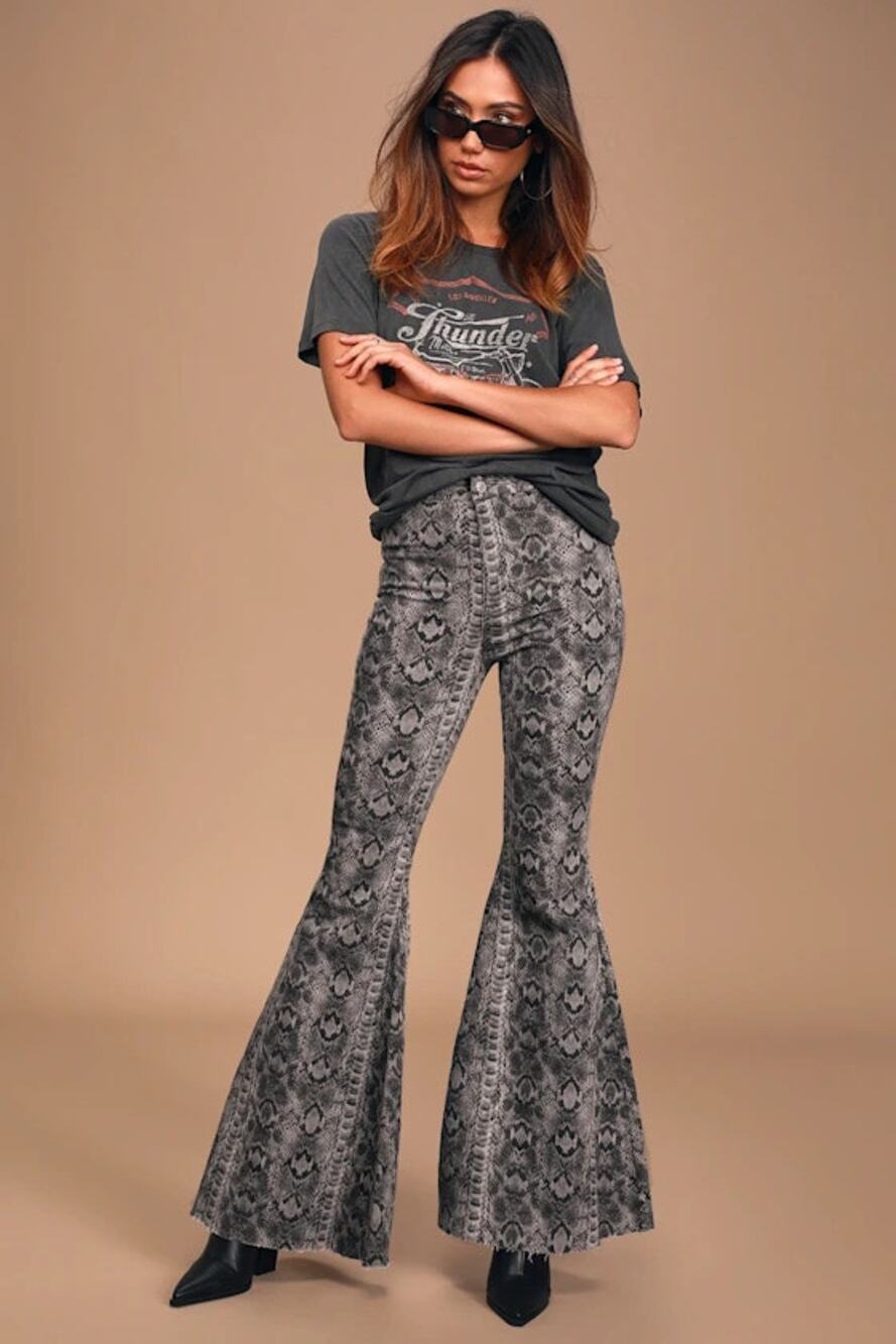 We The Free Just Float On Snake Print Flare Jeans Size 26 Boho Retro 70s Style